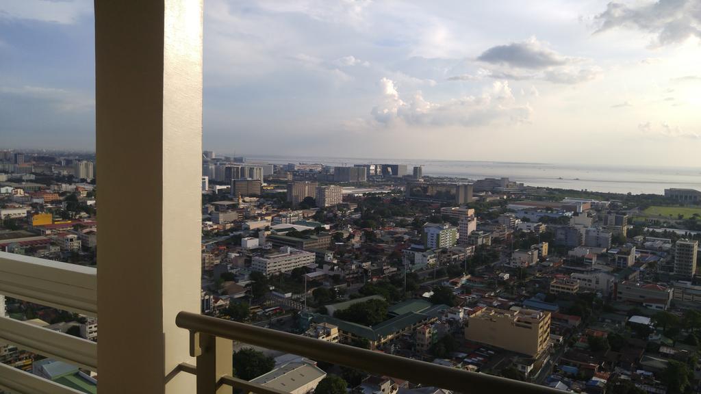 La Verti Residences Sunset View Manille Extérieur photo